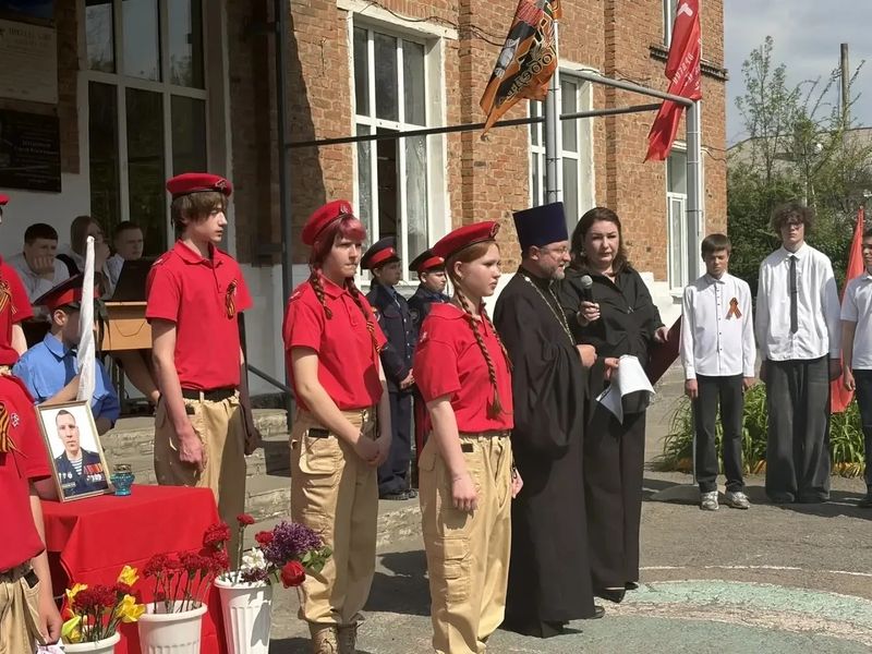 В школе №40 открыли памятную доску в честь погибшего участника СВО Алексея Галдина