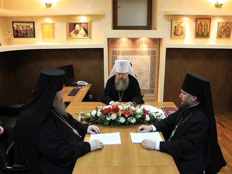 Прославление святого Донской земли, решение, принятое в связи с деянием Константинопольского Патриархата, и визит Святейшего Патриарха обсудили на Архиерейском совете Донской митрополии