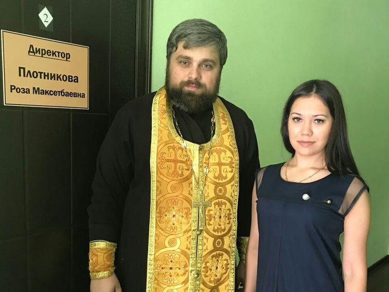 Настоятель Александро-Невского храма г.Красный Сулин иерей Виктор Литвинов посетил интернат для инвалидов, расположенный в пос. Черевково г. Красный Сулин