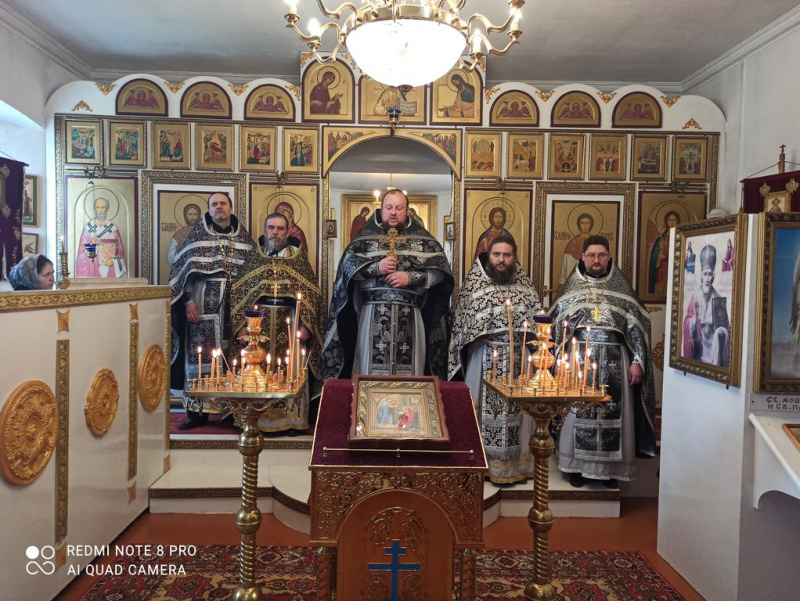 В храме Архангела Гавриила села Алексеево-Лозовское состоялось соборное богослужение духовенства Чертково-Калитвенского благочиния