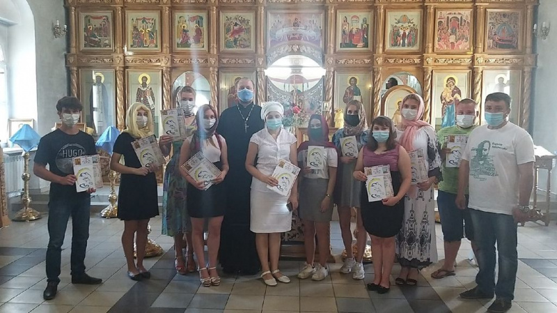  В храме Донской иконы Богородицы г. Новошахтинска прошло торжественное вручение свидетельств выпускникам школы православных добровольцев «Дельфин»