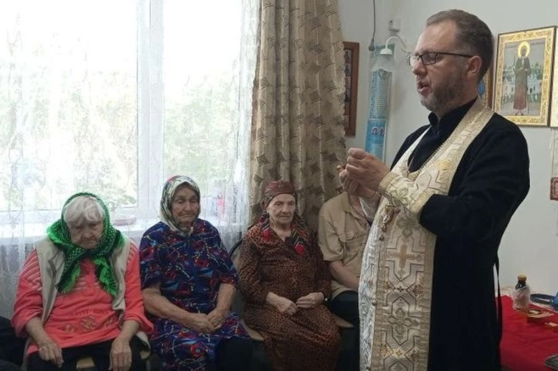 Настоятель храма посетил дом престарелых в дни попразднства Вознесения Господня Настоятель храма посетил дом престарелых в дни попразднства Вознесения Господня