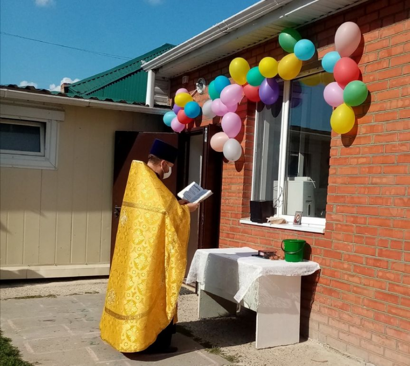 Протоиерей Роман Мсяников принял участие в торжественном мероприятии, посвященном открытию обновленных кабинетов в школе хут. Усьман