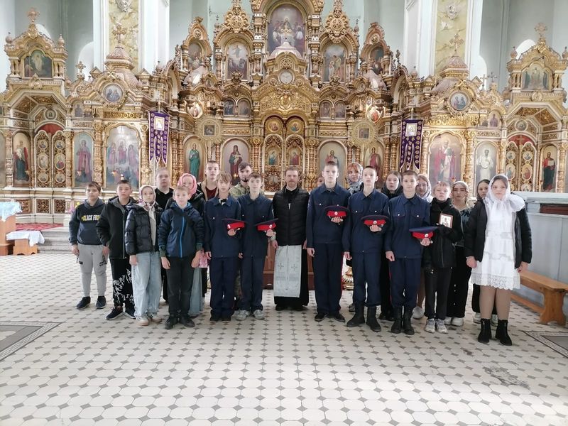 Донецкая молодежь посетила храм Успения Пресвятой Богородицы 