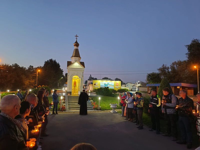 В Международный день памяти погибших мотоциклистов протоиерей Сергий Яценко совершил панихиду