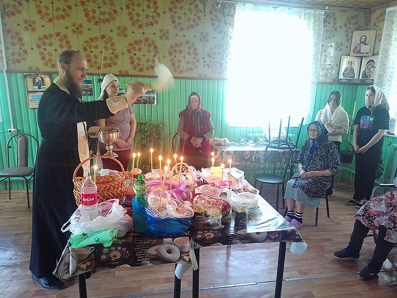 Пасхальные подарки для пациентов Красненской больницы