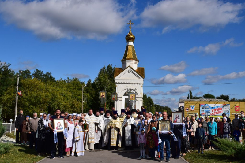Соборным богослужением и крестным ходом в пос. Каменоломни отпраздновали день воспоминания чуда Архистратига Михаила в Хонех 