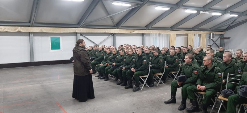 Настоятель храма святителя Тихона Задонского ст. Кривянской посетил 102-й мотострелковый полк