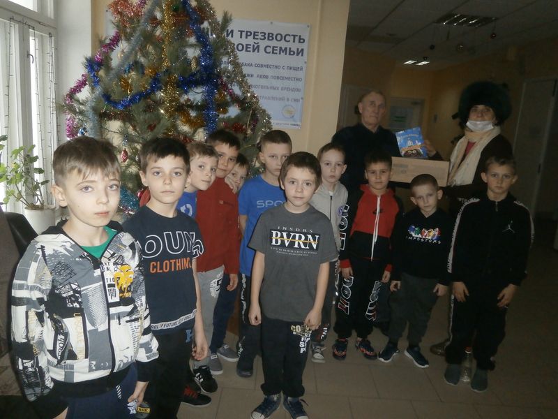 К Рождеству Христову в Донецком благочинии прошла акция «Рождественский подарок каждому ребенку»