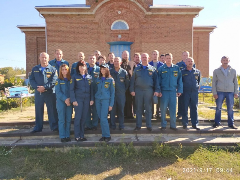 В день особого почитания иконы Пресвятой Богородицы  храме Неопалимая купина сотрудники МЧС Чертковского района посетили храм Покрова Пресвятой Богородицы с. Шептуховка