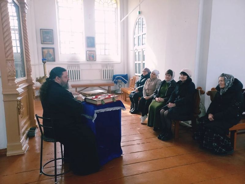 О вере и книгах: беседа с прихожанами в храме святителя Тихона Задонского станицы Кривянской