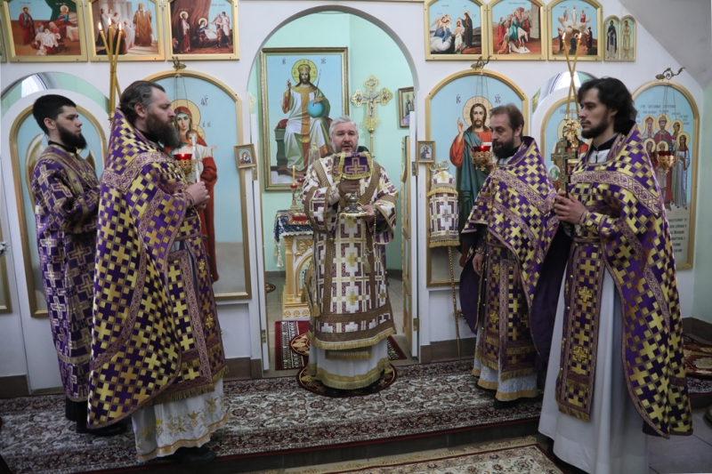 В субботу первой седмицы Великого поста епископ Симон с архипастырским визитом посетил приход праведного Иоанна Кронштадтского города Шахты