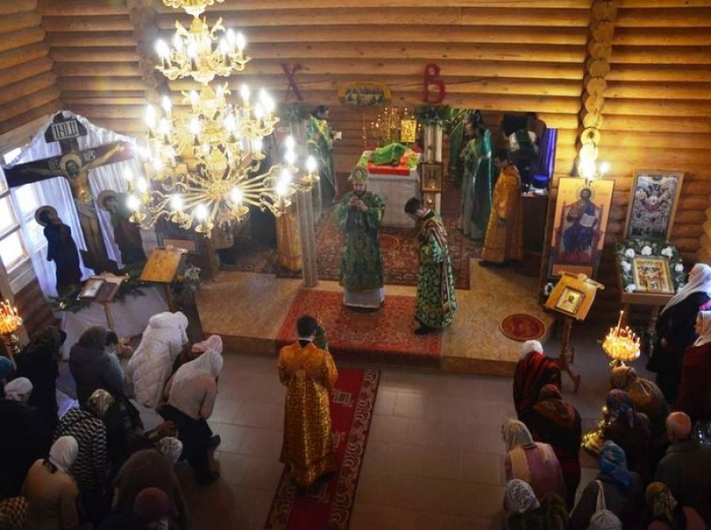 15 января 2015 года Преосвященнейший епископ Симон совершил Божественную литургию в храме Всех святых в земле Русской просиявших г. Каменск-Шахтинский