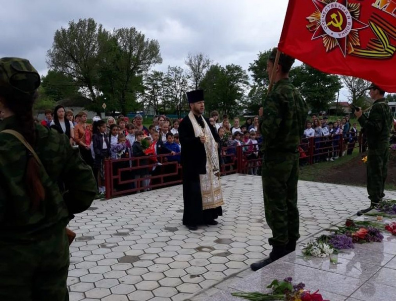 Протоиерей Роман принял участие в торжественных митингах в честь Дня Победы в х. Усьман и х. Красный