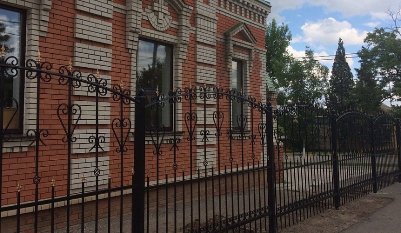 На территории Державного храма города Донецка начались работы по возведению церковной ограды