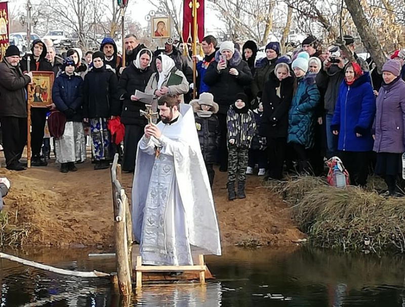 Иерей Георгий Лукащук освятил воды реки Калитва возле храма Покрова Пресвятой Богородицы сл. Никольской