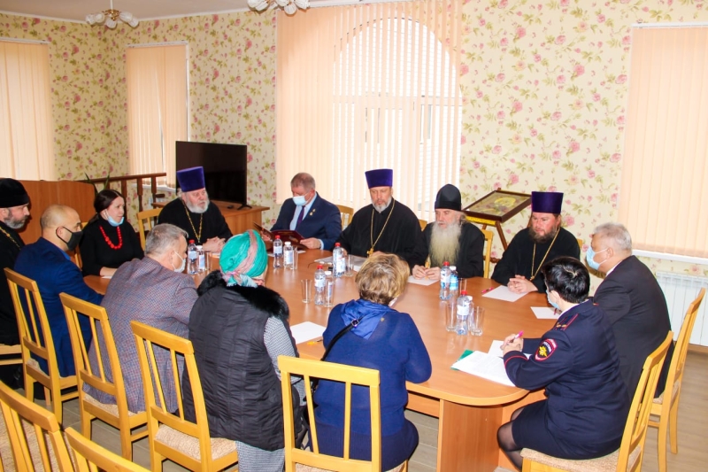 Круглый стол «Вопросы межведомственного взаимодействия при организации помощи людям, страдающим наркотической зависимостью» с участием Преосвященного епископа Мефодия прошел на Пятницком архиерейском подворье ст. Манычской