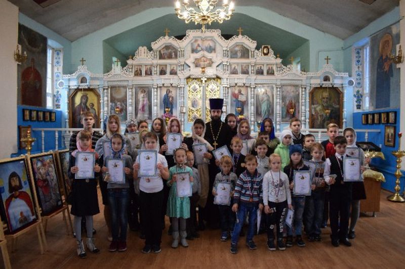 В храме Архангела Михаила п. Каменоломни наградили победителей конкурса рисунков для детей и юношества «Святой благоверный князь Александр Невский – опора земли Русской»