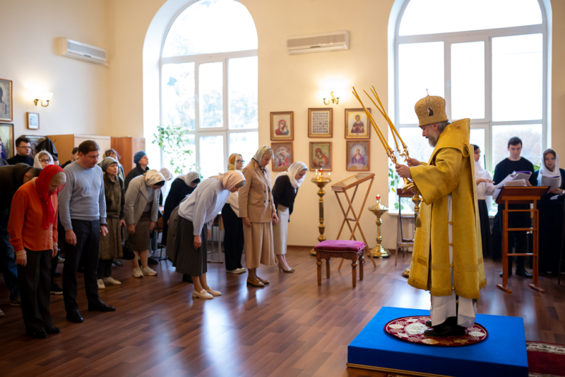 Преосвященнейший епископ Симон совершил Божественную литургию в храме апостола и евангелиста Иоанна Богослова при Институте сферы обслуживания и предпринимательства (филиал) ДГТУ в г. Шахты