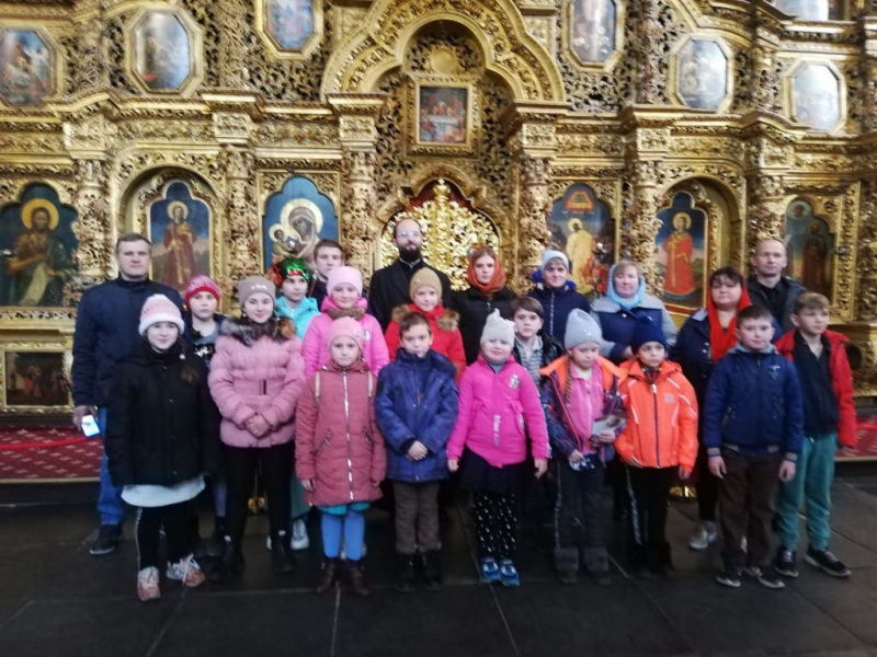 Настоятель храма святой блаженной Матроны Московской Донецкого благочиния протоиерей Александр Барановский организовал паломническую поездку для воспитанников воскресных школ благочиния