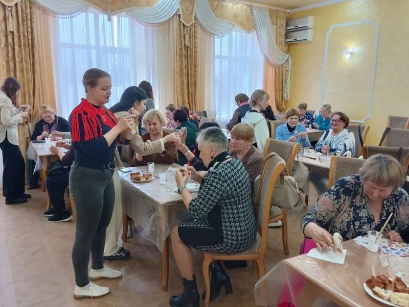 В Октябрьском районе прошла теплая встреча ветеранов в преддверии Пасхи