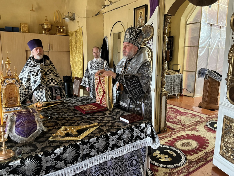 Преосвященнейший епископ Симон посетил с архипастырским визитом приход великомученика Пантелеимона поселка Глубокий