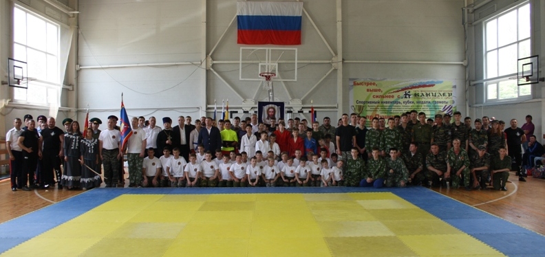 Участников регионального турнира по казачьему рукопашному бою на открытии турнира напутствовал духовник Православного войска казаков Дона протоиерей Михаил Борисенко