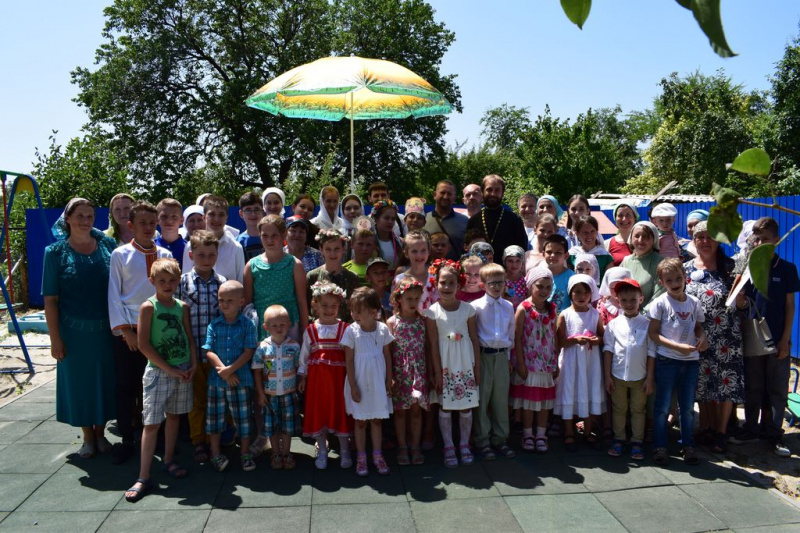На детской площадке при храме Архистратига Михаила пос. Каменоломни состоялось мероприятие в рамках реализации проекта «Вера.Надежда.Любовь»