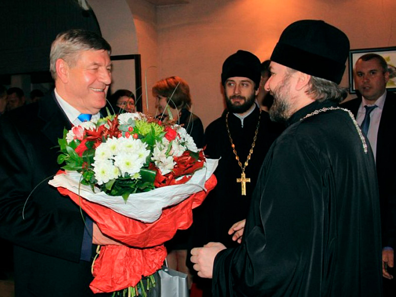 Правящий архиерей Шахтинской епархии Преосвященнейший епископ Симон поздравил Главу Октябрьского района Е.П. Луганцева с 65-летием