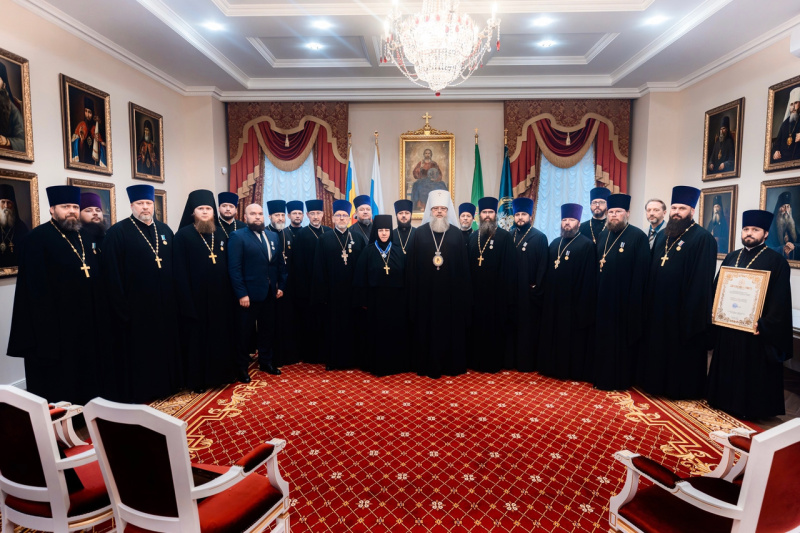 Митрополит Ростовский и Новочеркасский Меркурий вручил награды клирикам и мирянам Донской митрополии