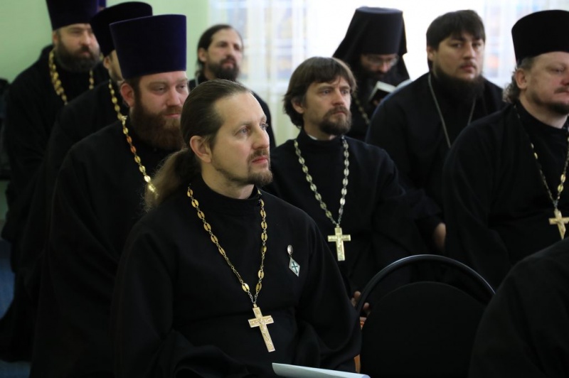 Лекция по темам «Законодательство РФ о свободе совести и о деятельности религиозных объединений», «Устав РПЦ и типовой приходской устав» продолжила курсы повышения квалификации духовенства