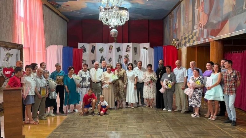 В городе Шахты в День семьи, любви и верности чествовали семьи-юбиляры