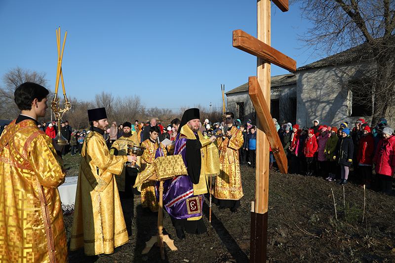 Преосвященнейший епископ Симон совершил чин водружения креста на месте строительства нового храма в с. Дёгтево