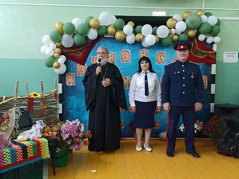 Покровская ярмарка в Базковской школе
