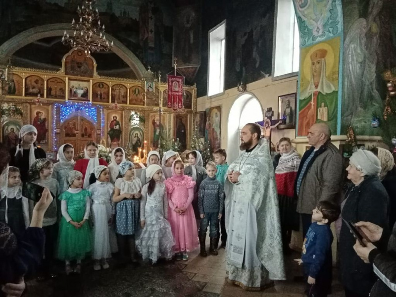 Радость Рождества Христова разделили с прихожанами Свято-Андреевского храма г. Миллерово участники праздничного концерта