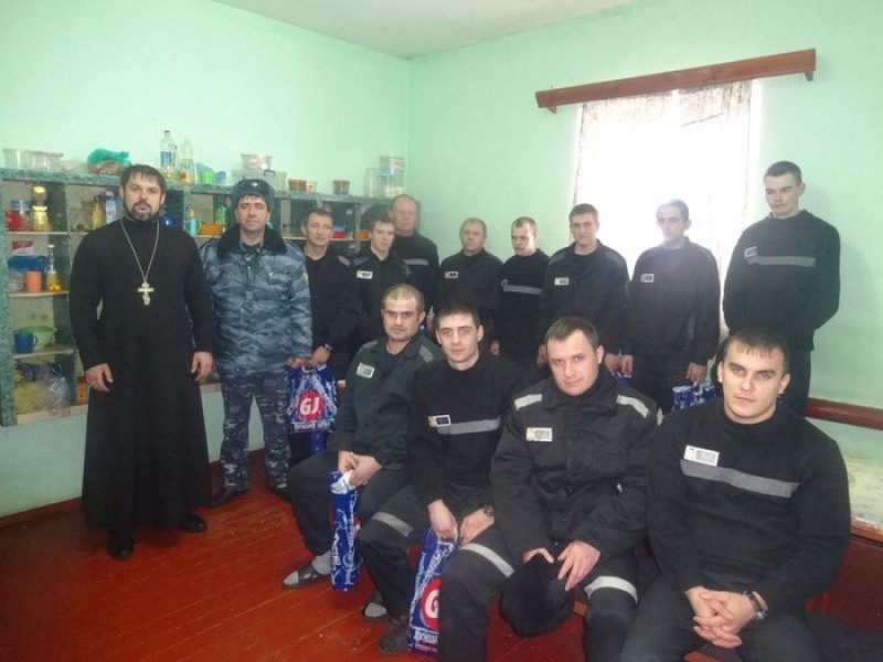 Священник в праздничные дни навестил подследственных шахтинского СИЗО № 4