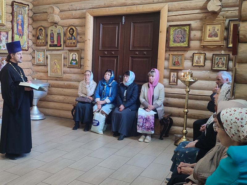 На приходе святой блаженной Матроны Московской прошло занятие по изучению Священного Писания