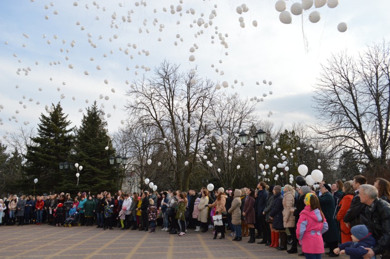 Учащиеся церковно-приходской воскресной школы «Благовест» п. Каменоломни приняли участие в памятной акции «Кемерово, мы с тобой»