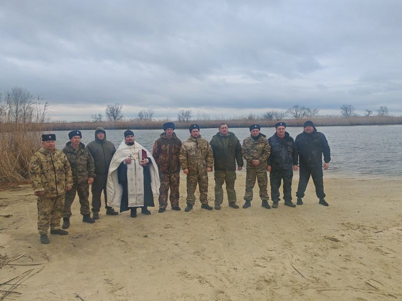 Священник Анатолий Минаев совершил Великое освящение вод реки Подпольной хутора Ёлкин