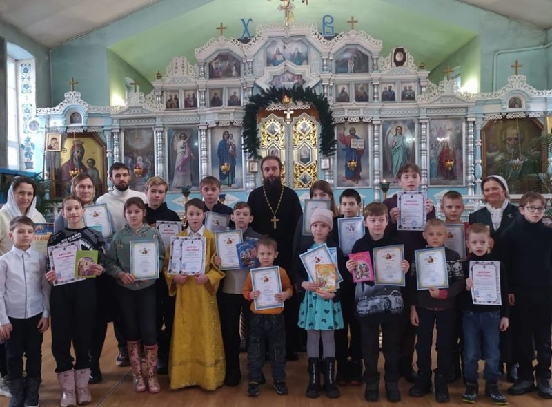 В храме Архистратига Михаила состоялось награждение детей воскресной школы
