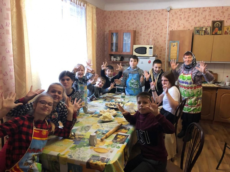 Для воспитанников воскресной группы при храме святой Елисаветы г. Гуково было проведено занятие по приготовлению вареников