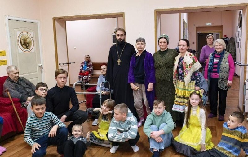 В гостях с добром: учащиеся воскресной школы поздравили пожилых людей с Масленицей