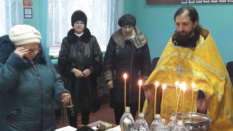 В хуторе Табунщиково священник отслужил водосвятный молебен
