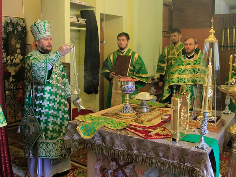 В день храмового праздника Преосвященнейший епископ Симон совершил Божественную литургию в храме блаженной Ксении Петербургской г. Шахты