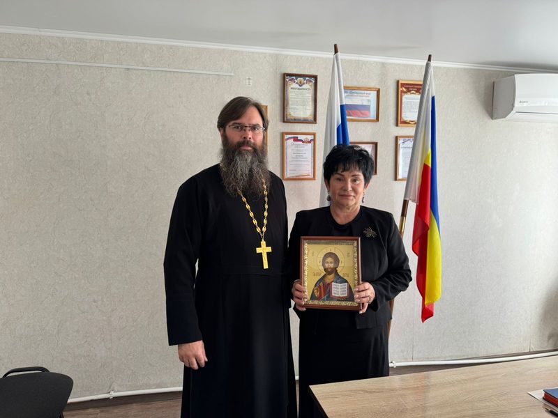 Секретарь Шахтинской епархии совершил чин освящения здания Администрации Табунщиковского селького поселения