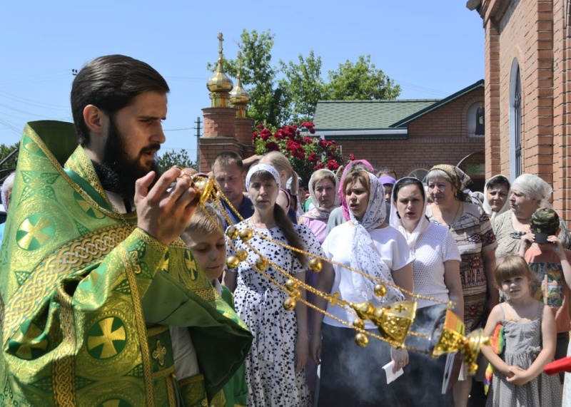 В Свято-Троицком храме города Каменск-Шахтинский отметили престольный праздник