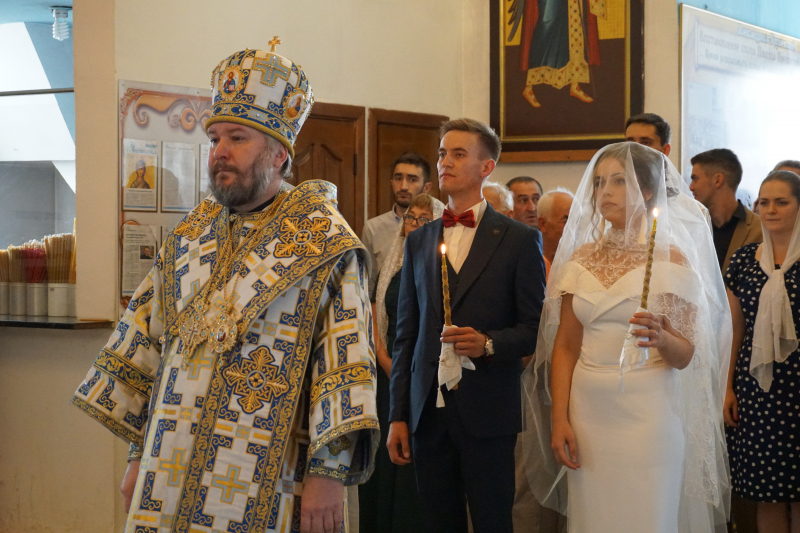 Епископ Шахтинский и Миллеровский Симон совершил таинство Венчания