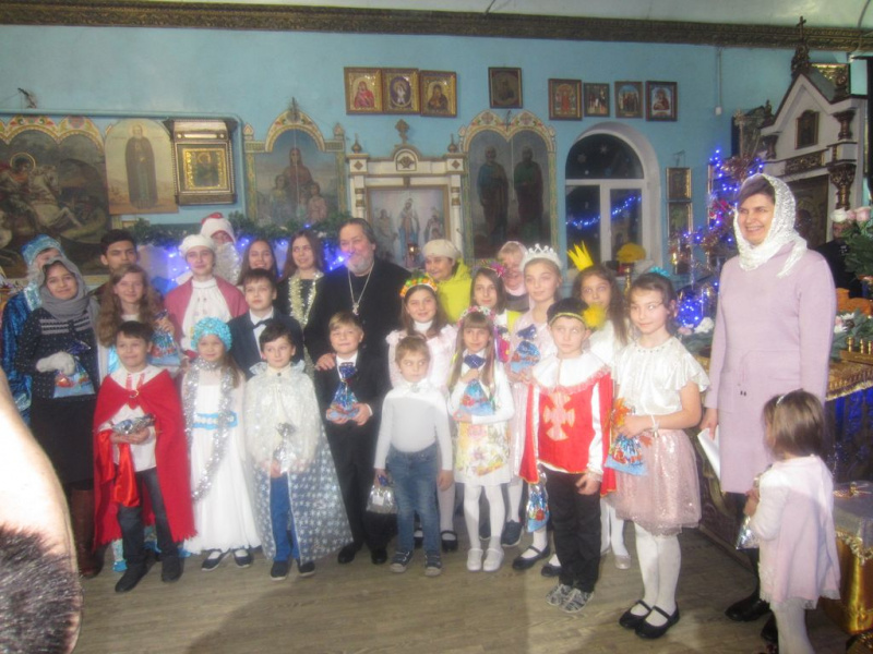 В канун великого праздника Рождества Христова в Свято-Никольском храме г. Шахты состоялось праздничное мероприятие