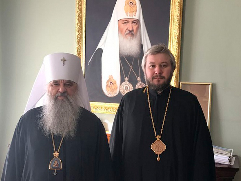 Управляющий делами Московской Патриархии митрополит Санкт-Петербургский и Ладожский Варсонофий и епископ Шахтинский и Миллеровский Симон провели встречу и обсудили текущее положение дел в Шахтинской епархии