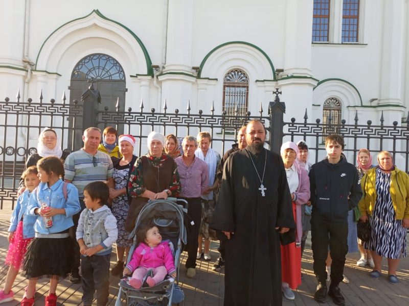 Прихожане храма Святого Архангела Михаила села Первомайское совершили паломническую поездку в Кафедральный Собор Рождества Пресвятой Богородицы города Ростова-на-Дону ﻿